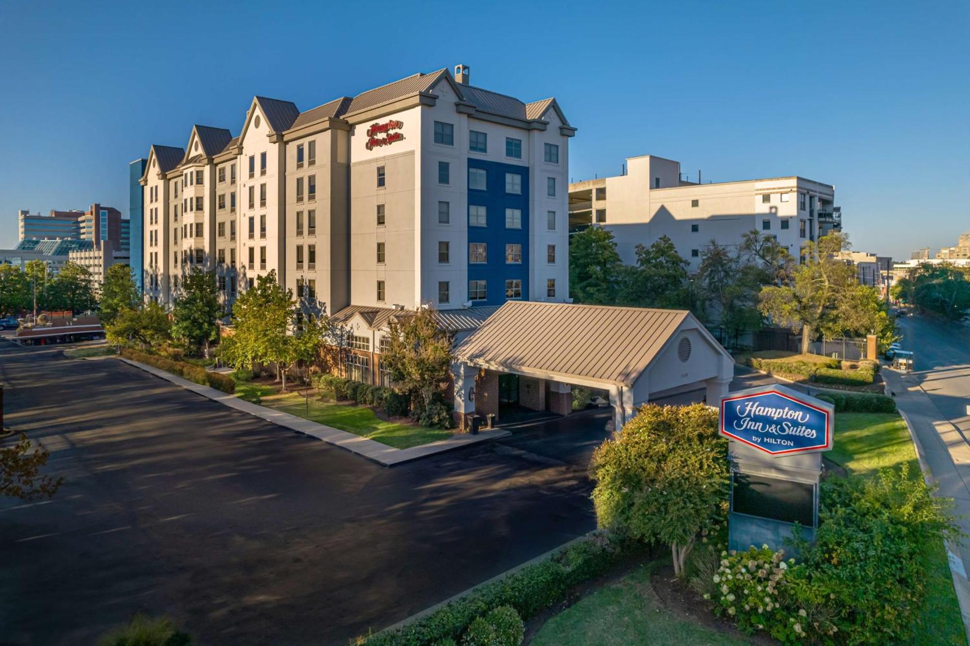 Hampton Inn & Suites Nashville-Vanderbilt-Elliston Place Exterior photo